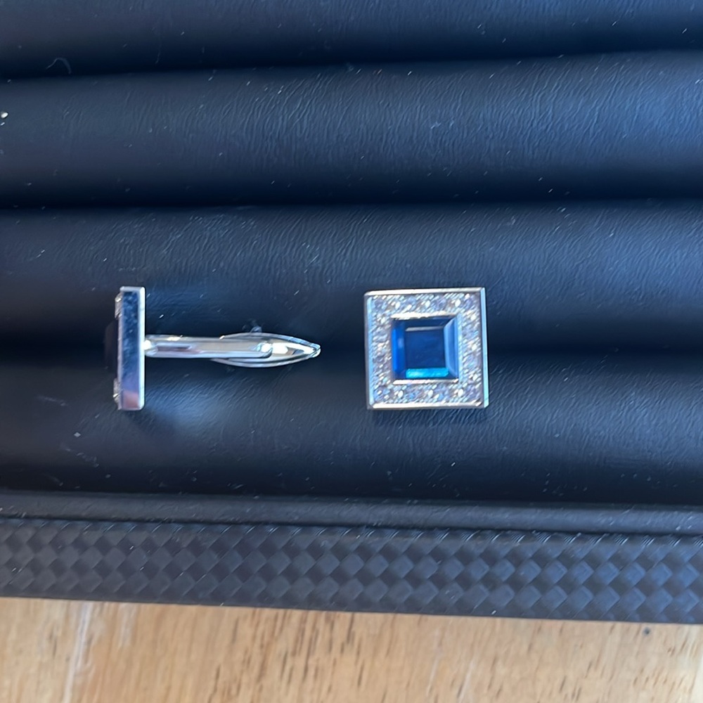 Cuff links - Picture 2 of 3